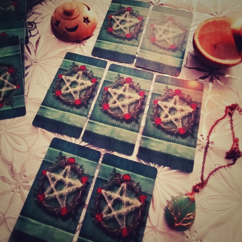 Расклад «Как он (она) ко мне относится?» — фото карт